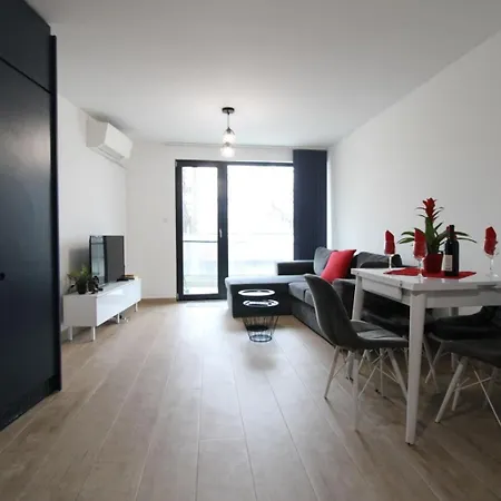 Modern 1br Center Parking Апартаменты *