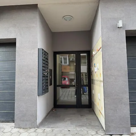 Modern 1br Center Parking Апартаменты *