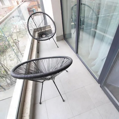 Modern 1br Center Parking *