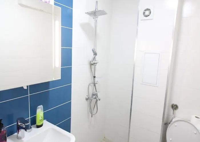 Modern 1br Center Parking *